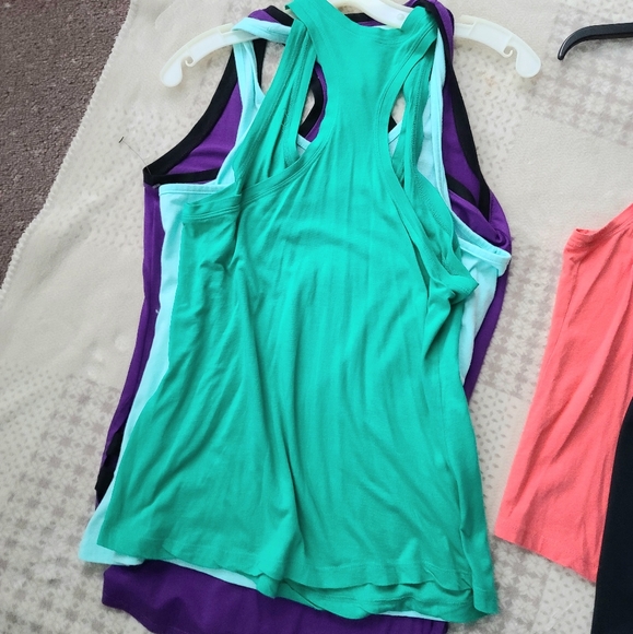 4 Fabletics tank tops SIZE Small & XS - Picture 8 of 14